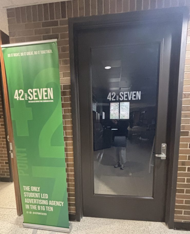 The front entrance door to 42POINTSeven Student-Agency